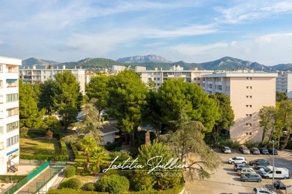 EXCLUSIVITÉ – MARSEILLE 9e – Résidence Le Lancier - T3 traversant en étage élevé avec vues panoramiques sur le parc Bortoli, la mer et les collines