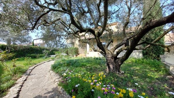 Barbentane – Maison individuelle plain-pied, 3 chambres avec jardin et garage