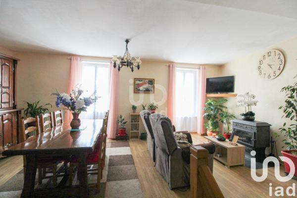 Maison 4 pièces de 145 m² à Saint-Victor-et-Melvieu (12400)