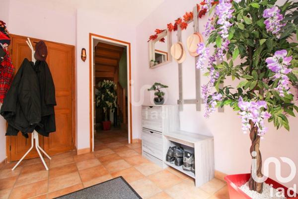 Maison 4 pièces de 145 m² à Saint-Victor-et-Melvieu (12400)