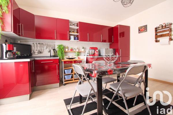 Maison 4 pièces de 145 m² à Saint-Victor-et-Melvieu (12400)