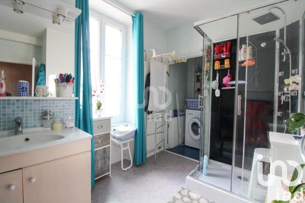 Maison 4 pièces de 145 m² à Saint-Victor-et-Melvieu (12400)