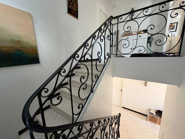 Maison indépendante 147 m² sur parcelle 390 m² Carcassonne - 6 chambres. Bail locatif en cours