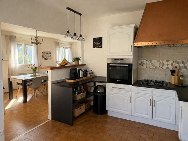 Maison indépendante 147 m² sur parcelle 390 m² Carcassonne - 6 chambres. Bail locatif en cours