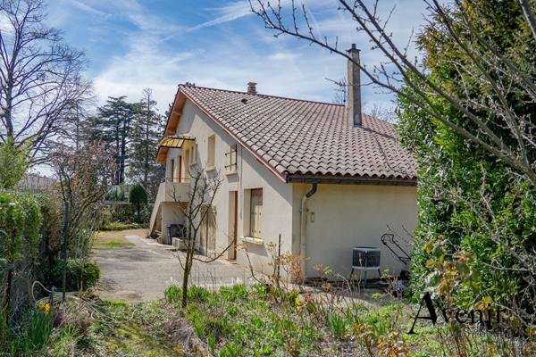 Maison de 110m2 sur un magnifique terrain arboré de 1234m2 Chemin de Fontville à  Ecully Ecully Maison de 110m2 sur un magnifique terrain arboré de 1234m2 Chemin de Fontville à  Ecully Ecully