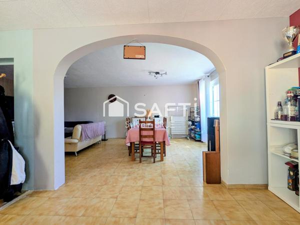 Maison avec sous-sol complet – 4 chambres – Équipements récents