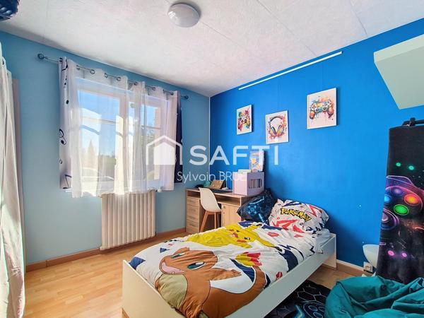 Maison avec sous-sol complet – 4 chambres – Équipements récents