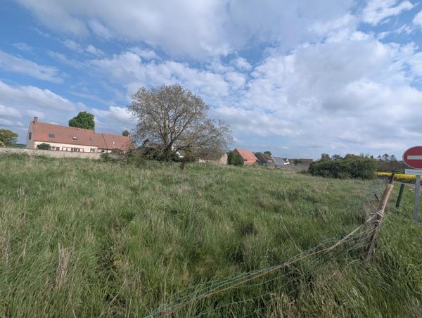 Terrain constructible 3 425 m² — Rémérangles