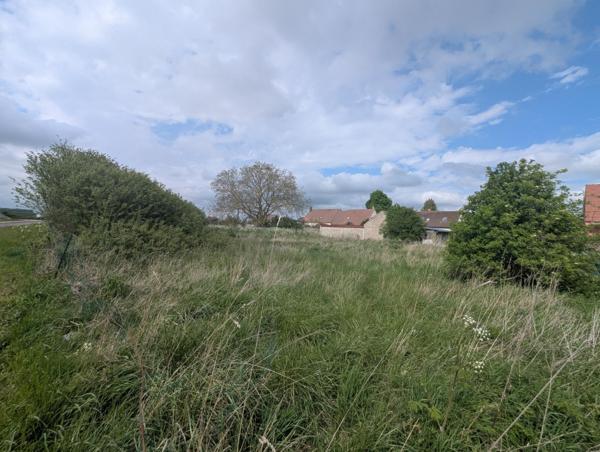 Terrain constructible 3 425 m² — Rémérangles