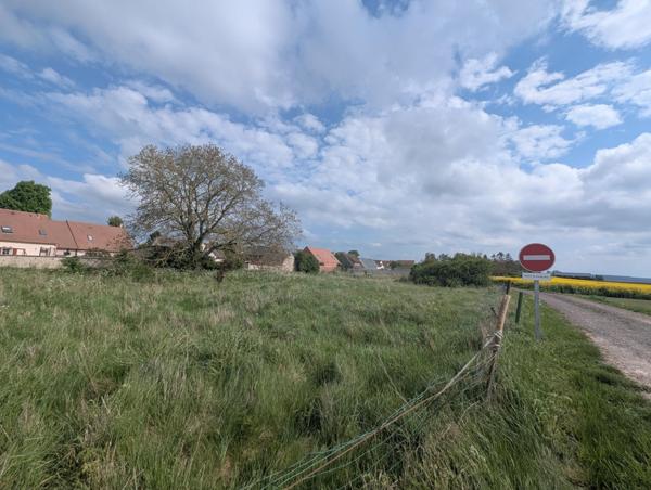 Terrain constructible 3 425 m² — Rémérangles