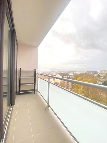 15 mins de la Gare, avec balcon et parking