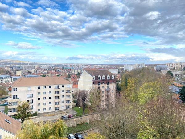 15 mins de la Gare, avec balcon et parking