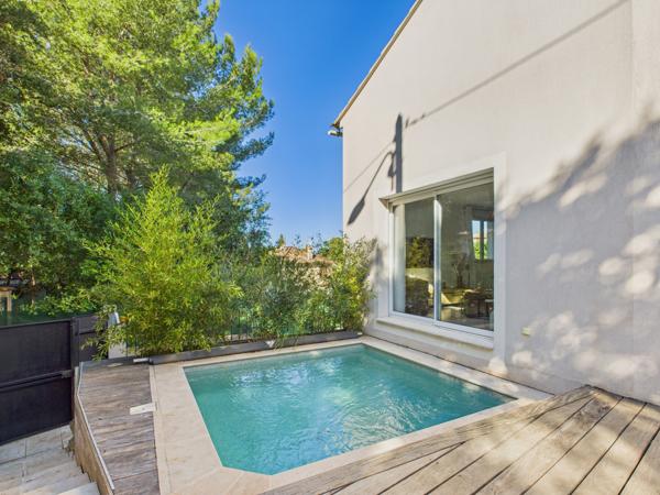 Six-Fours-les-Plages (83140) Six-Fours-les-Plages – Secteur résidentiel recherché de Talian Villa lumineuse avec piscine et espace indépend