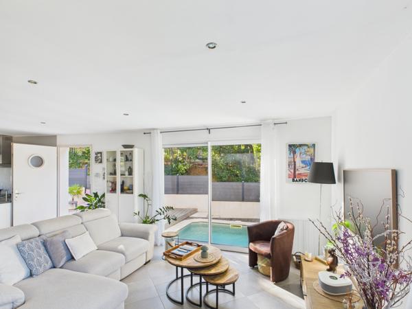 Six-Fours-les-Plages (83140) Six-Fours-les-Plages – Secteur résidentiel recherché de Talian Villa lumineuse avec piscine et espace indépend