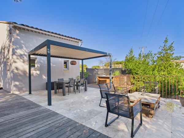 Six-Fours-les-Plages (83140) Six-Fours-les-Plages – Secteur résidentiel recherché de Talian Villa lumineuse avec piscine et espace indépend