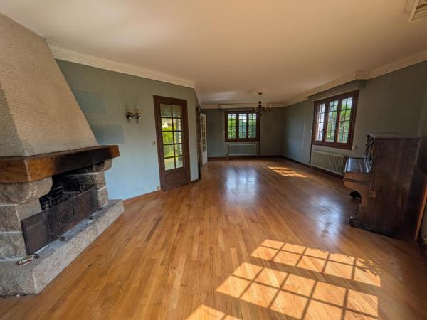 Safti-Benjamin Marcouiller vous propose : Maison 9 pièces.