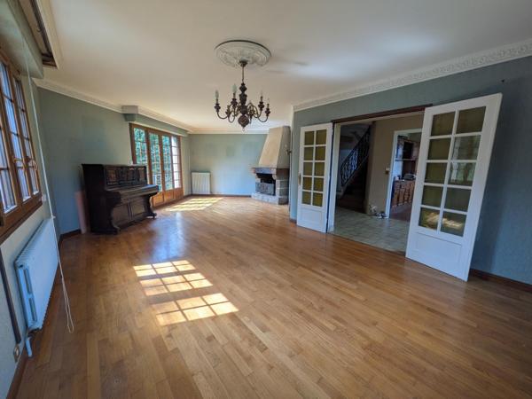 Safti-Benjamin Marcouiller vous propose : Maison 9 pièces.