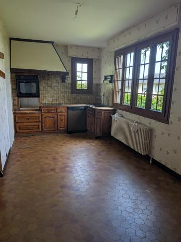 Safti-Benjamin Marcouiller vous propose : Maison 9 pièces.