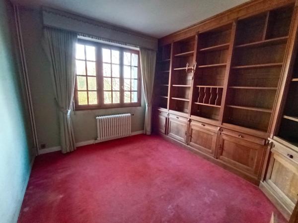 Safti-Benjamin Marcouiller vous propose : Maison 9 pièces.