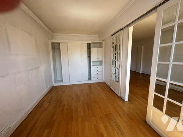 NEUILLY SUR SEINE - PLACE GOURAUD - 2/3 PIECES. 68 m². 4ème étage