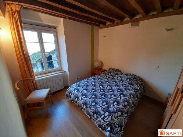 Corps de ferme magnifiquement rénové 140m2, 3 chambres, dépendance et terrain