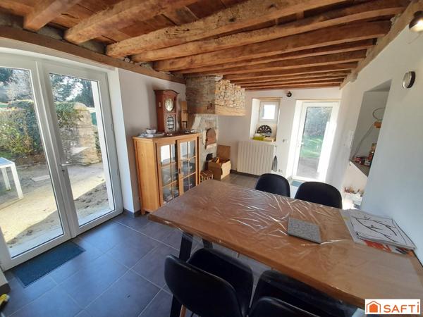 Corps de ferme magnifiquement rénové 140m2, 3 chambres, dépendance et terrain