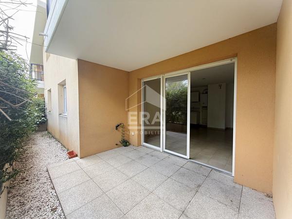 A VENDRE 13790 ROUSSET APPARTEMENT T3 DE 58M²  AU REZ DE CHAUSSE AVEC TERRASSE ET DOUBLE GARAGE PMR