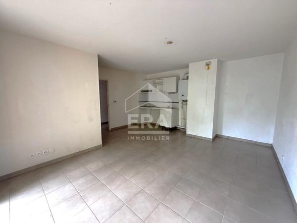 A VENDRE 13790 ROUSSET APPARTEMENT T3 DE 58M²  AU REZ DE CHAUSSE AVEC TERRASSE ET DOUBLE GARAGE PMR