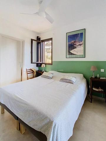 Vente                                                      Maison
                        
                     4 pièces                      90 m2                     à Calvi