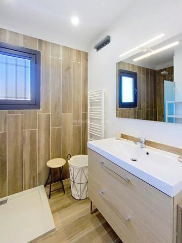 Vente                                                      Maison
                        
                     4 pièces                      90 m2                     à Calvi
