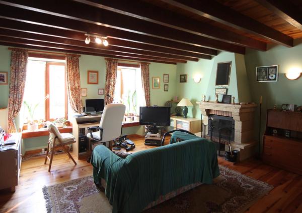 Grande maison rénovée avec deux masions d'amis