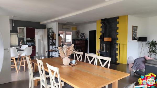 Maison 8 pièces, dépendances 500 m², grand terrain