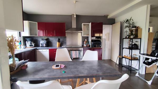 Maison 8 pièces, dépendances 500 m², grand terrain