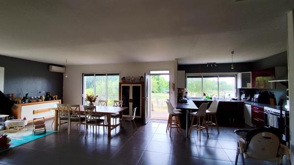 Maison 8 pièces, dépendances 500 m², grand terrain