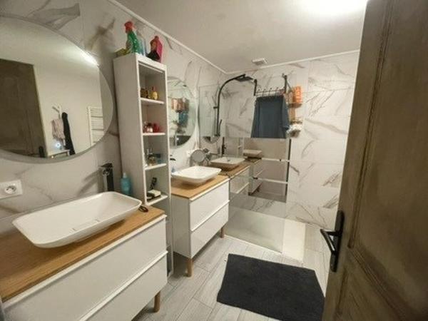 Maison 8 pièces, dépendances 500 m², grand terrain