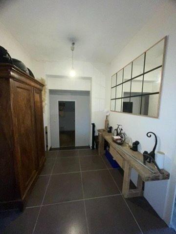 Maison 8 pièces, dépendances 500 m², grand terrain