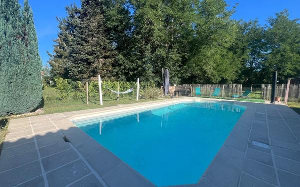 Maison à vendre    4 pièces •  Roquefort