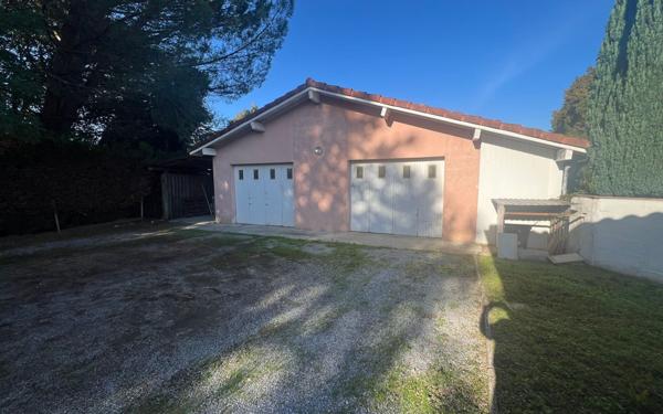 Maison à vendre    4 pièces •  Roquefort