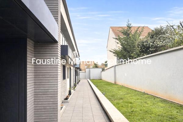 EXCLUSIVITE - 76 m², dernier étage rénové avec extérieur, parking sécurisé et cave - 15mn de Paris