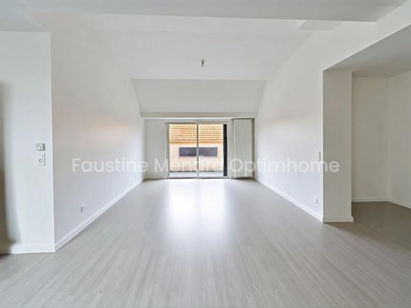 EXCLUSIVITE - 76 m², dernier étage rénové avec extérieur, parking sécurisé et cave - 15mn de Paris
