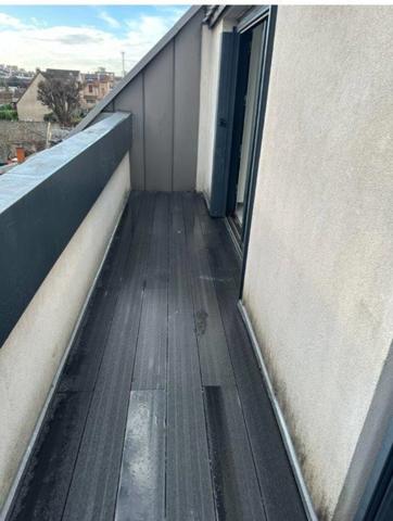 EXCLUSIVITE - 76 m², dernier étage rénové avec extérieur, parking sécurisé et cave - 15mn de Paris