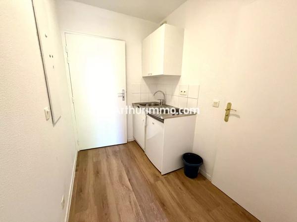 Location                                                      Appartement
                        
                                         18 m2                     à Créteil