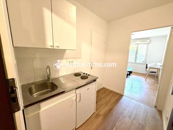 Location                                                      Appartement
                        
                                         18 m2                     à Créteil