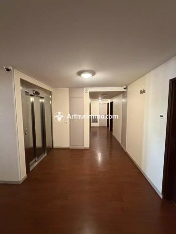 Location                                                      Appartement
                        
                                         18 m2                     à Créteil
