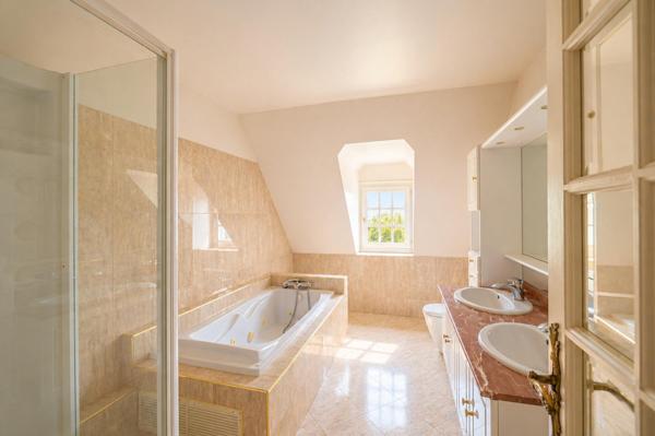 Maison à TRANGE, 72650 - 10 pièces 265m²