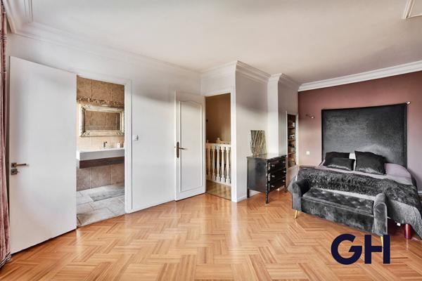 Secteur résidentiel - Maison 6 pièces 185m2 - Villeurbanne
