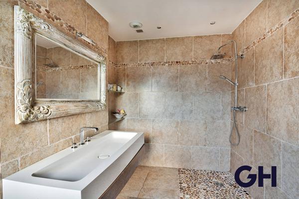 Secteur résidentiel - Maison 6 pièces 185m2 - Villeurbanne