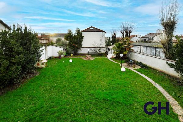 Secteur résidentiel - Maison 6 pièces 185m2 - Villeurbanne