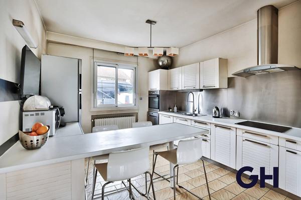 Secteur résidentiel - Maison 6 pièces 185m2 - Villeurbanne