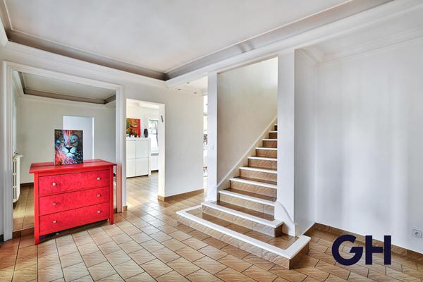 Secteur résidentiel - Maison 6 pièces 185m2 - Villeurbanne